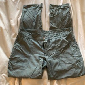 Women’s Columbia hiking pants in mint